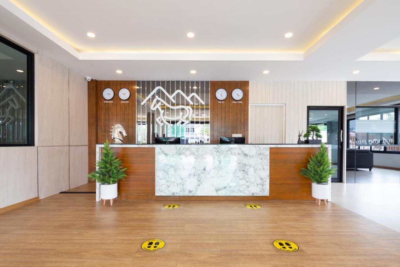 Horsehill Hotel Sriracha Si Racha Buitenkant foto
