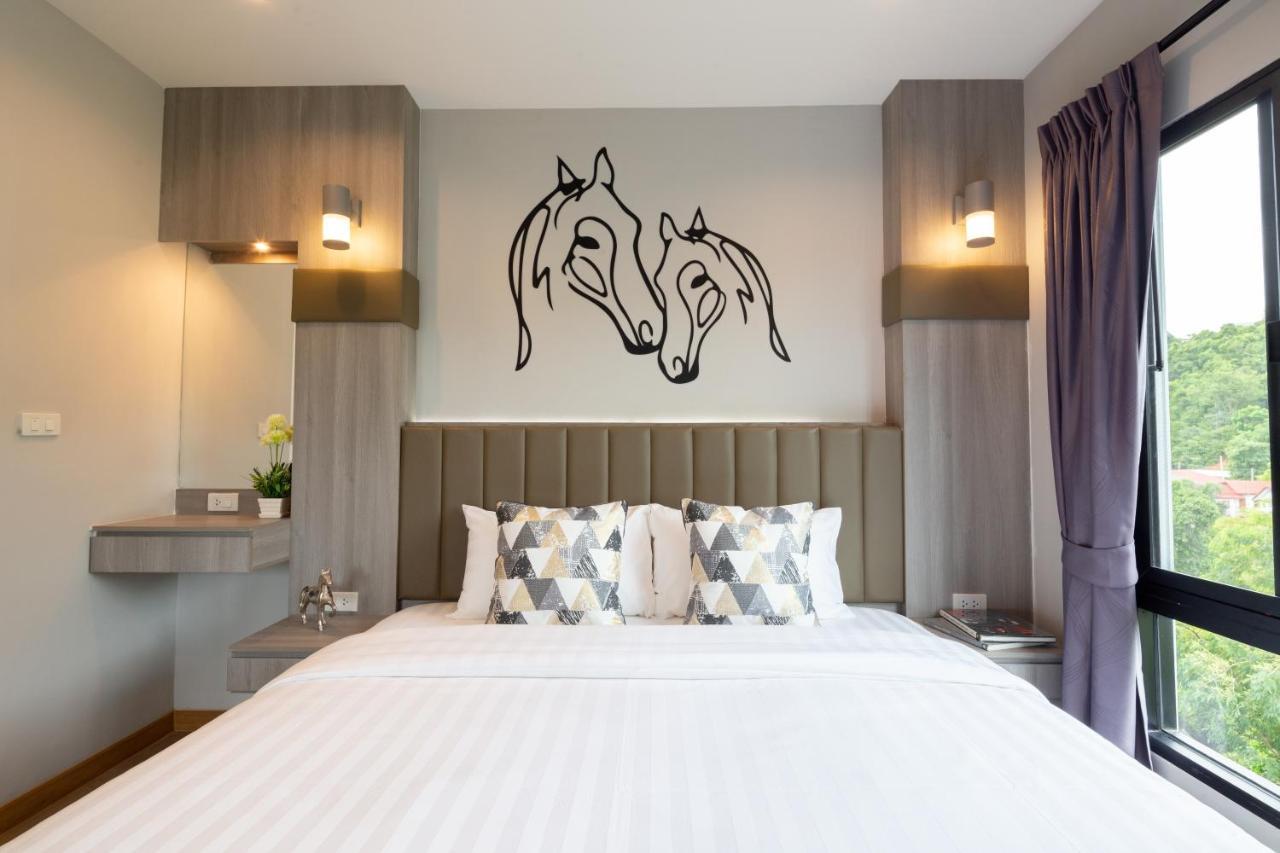 Horsehill Hotel Sriracha Si Racha Buitenkant foto