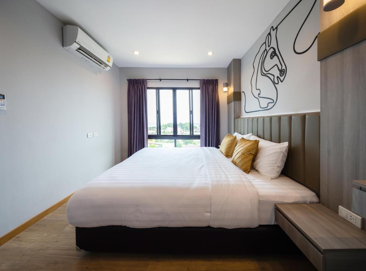 Horsehill Hotel Sriracha Si Racha Buitenkant foto
